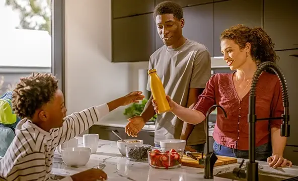 <img width="200" alt="Reasons homes kitchen family 1" src="https://www.culligan.de/wp-content/themes/culligan-emea/img/four-reasons-module//reasons-homes-kitchen-family-1.webp" /> Reasons homes kitchen family 1