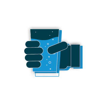 Hand mit Wasserglas